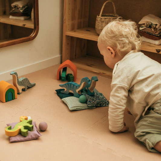 pittenzakjes en houten dieren