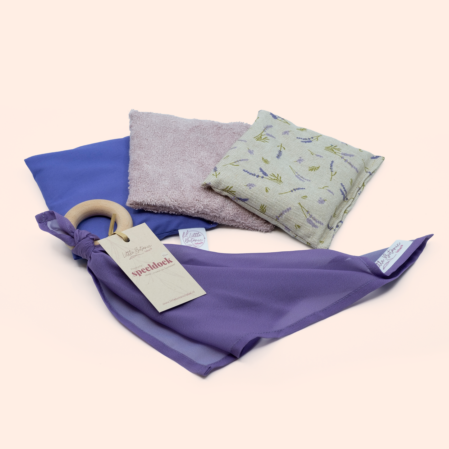 Duurzaam kraamcadeau paars – met pittenzakjes & speeldoek
