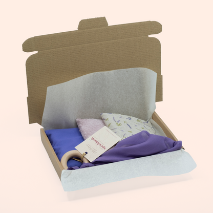 Duurzaam kraamcadeau paars – met pittenzakjes & speeldoek