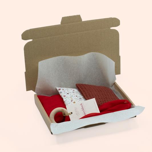 Duurzaam kraamcadeau rood – met pittenzakjes & speeldoek