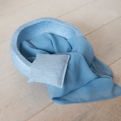 Duurzaam speelgoed met speeldoek stapelstein en pittenzakje pastelblauw