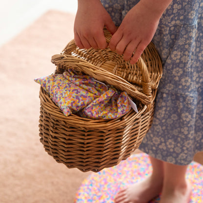 mandje met pittenzakjes om te spelen