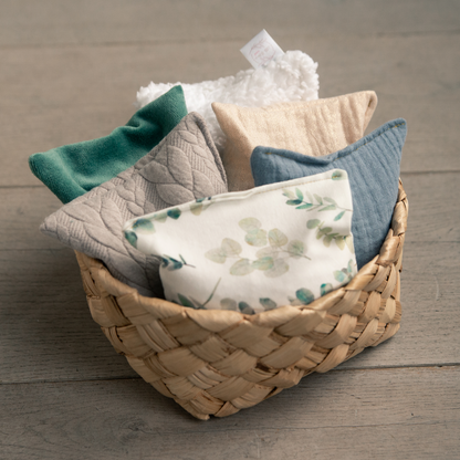 blauwe pittenzakjes in mandje