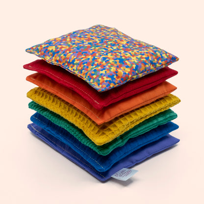 Stapelstein regenboog pittenzakjes met regenboog confetti