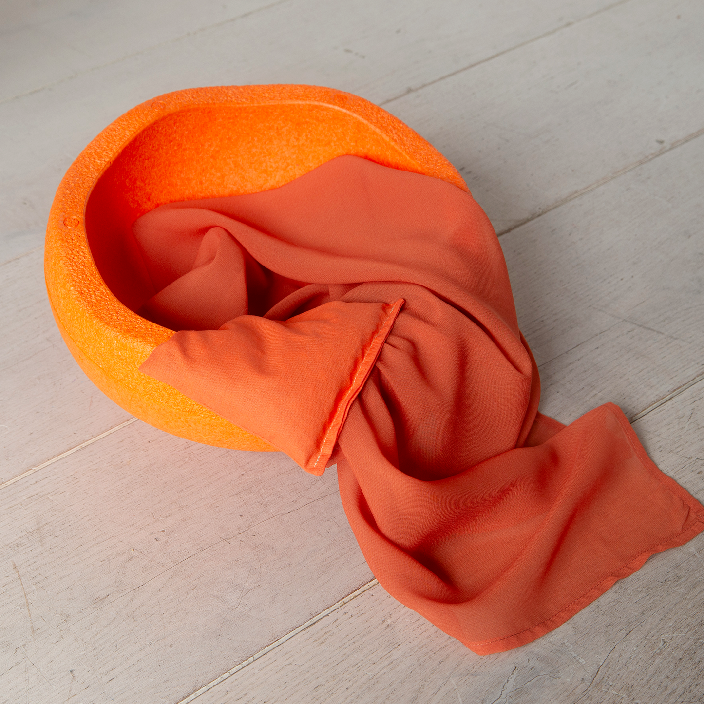 Playcycle speeldoek klein - 30cm - met houten ring - oranje
