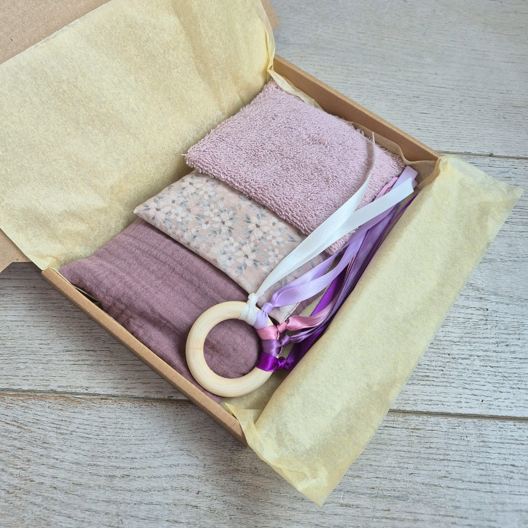 Kraamcadeau met duurzaam speelgoed - Paars