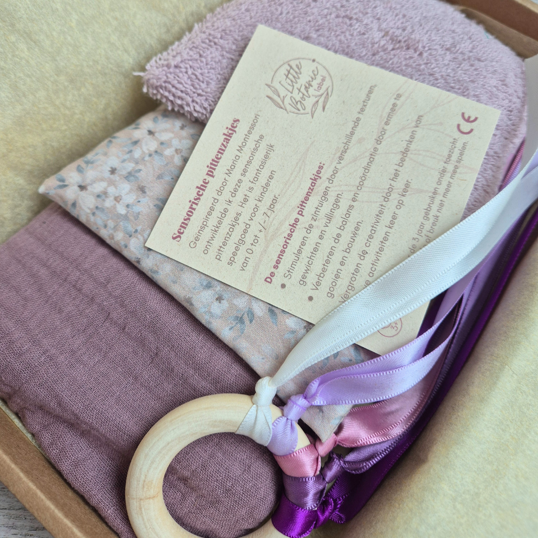Kraamcadeau met duurzaam speelgoed - Paars