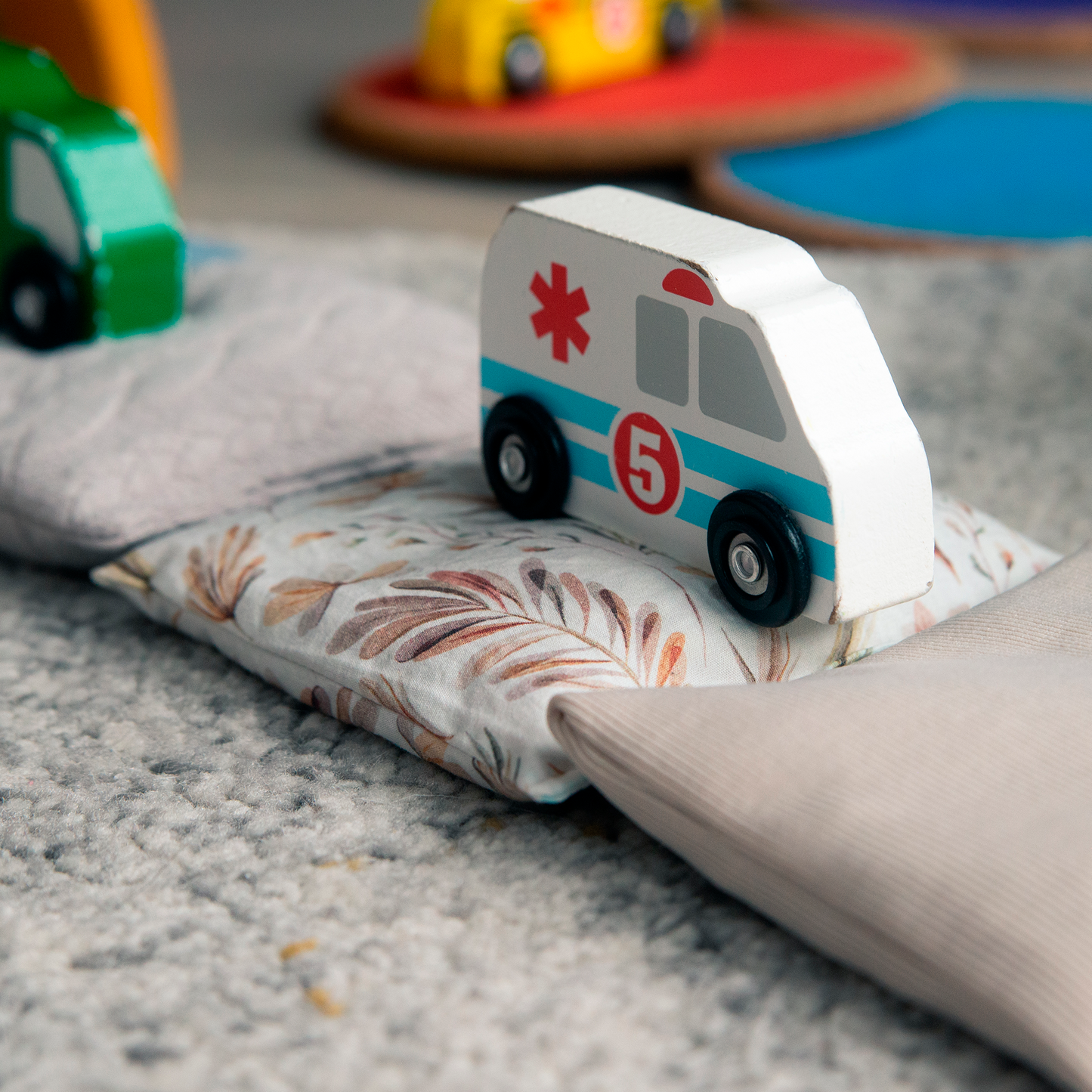 Pittenzakjes speelgoed met houten speelgoed