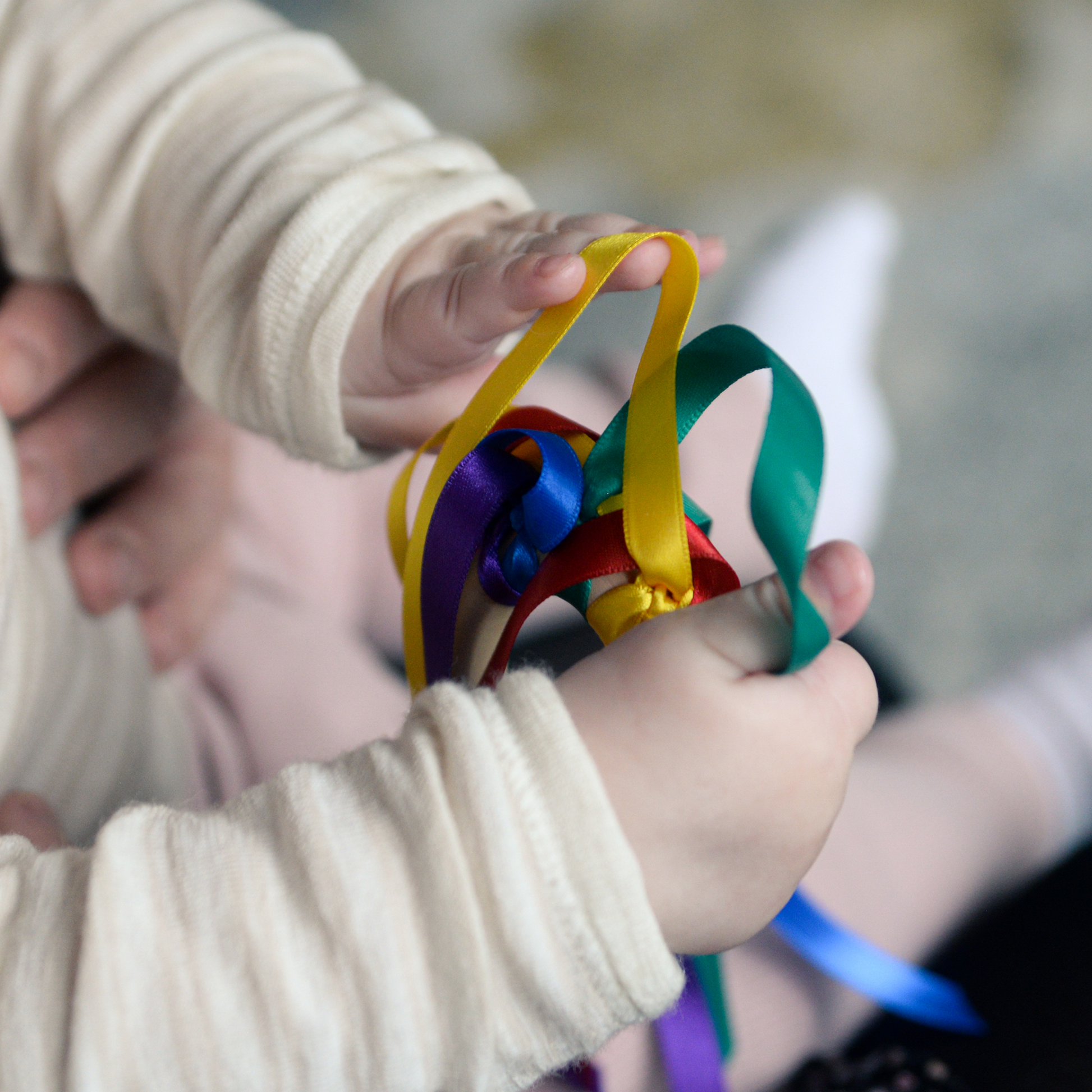 Babyspeelgoed met lintjes
